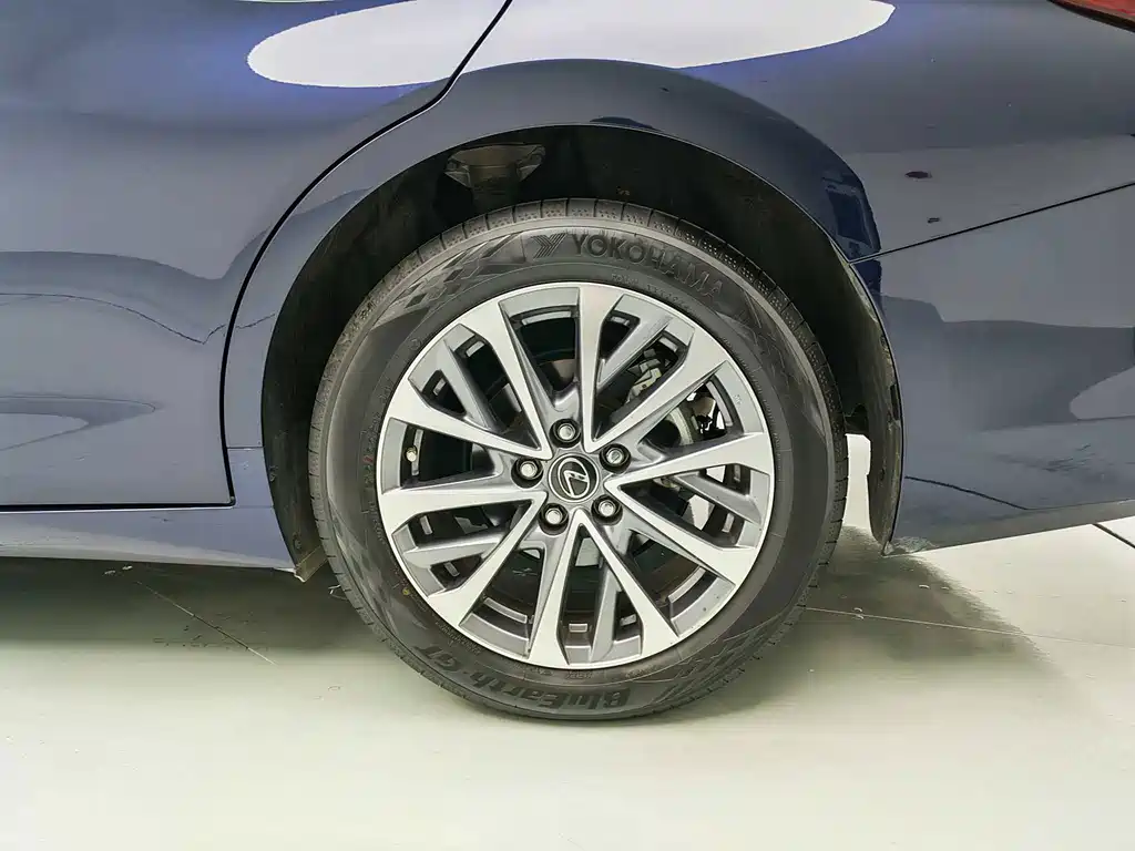 Lexus ES — миниатюра 8