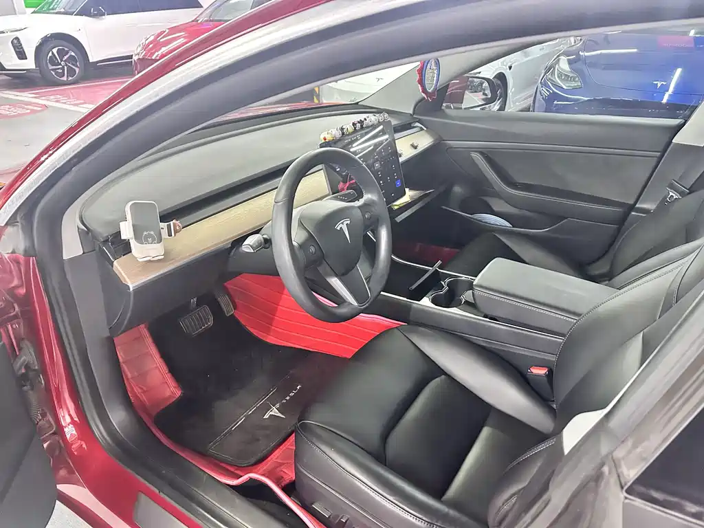 Tesla Model 3 — миниатюра 6