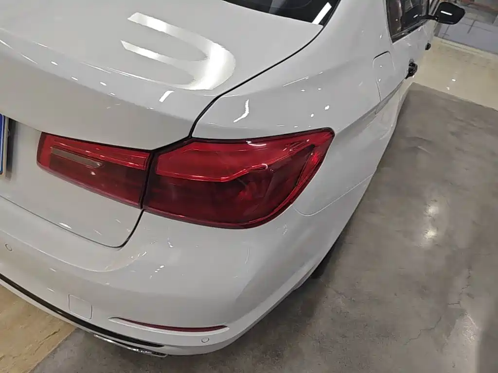 BMW 5 Series — миниатюра 8