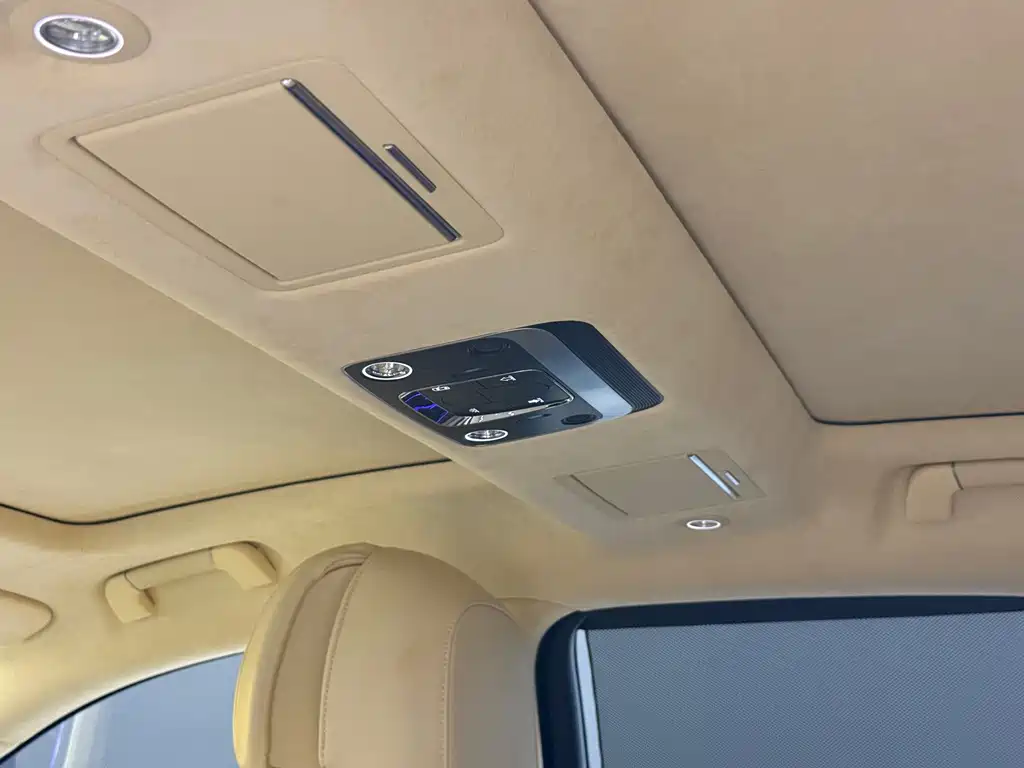 Bentley Flying Spur — миниатюра 25