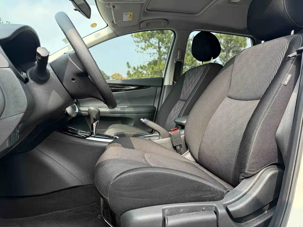 Nissan Tiida — миниатюра 6