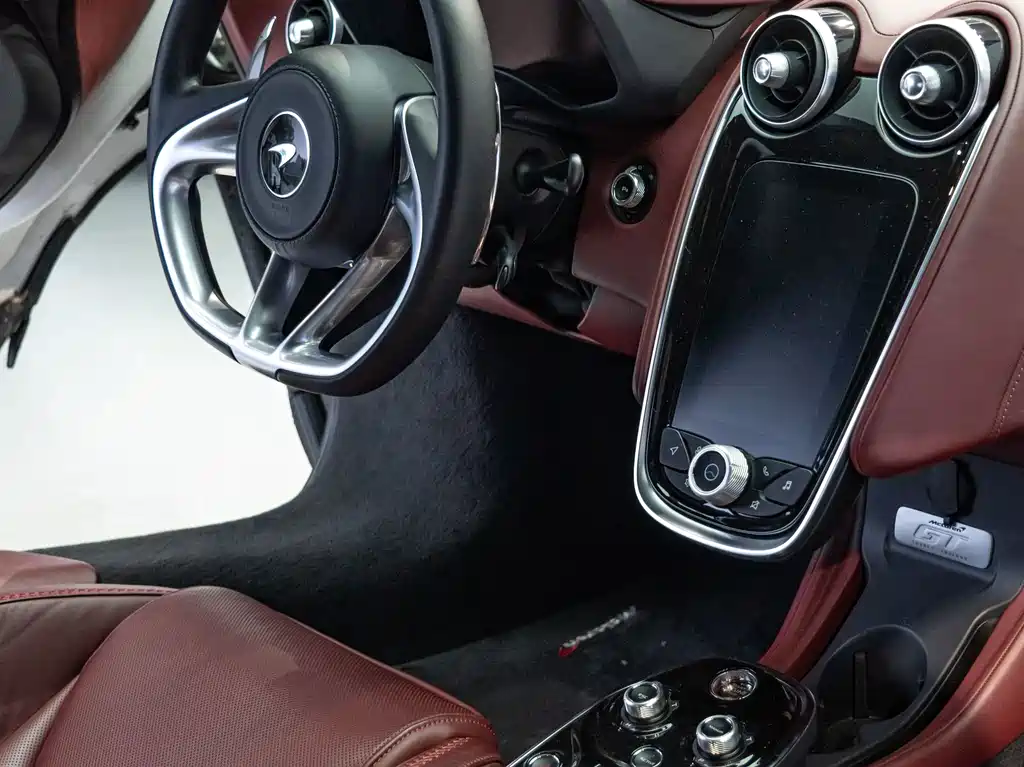 McLaren GT — миниатюра 3