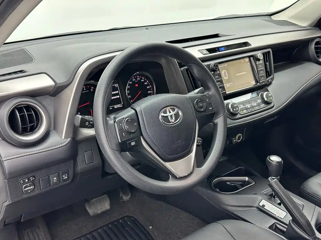 Toyota RAV4 — миниатюра 10