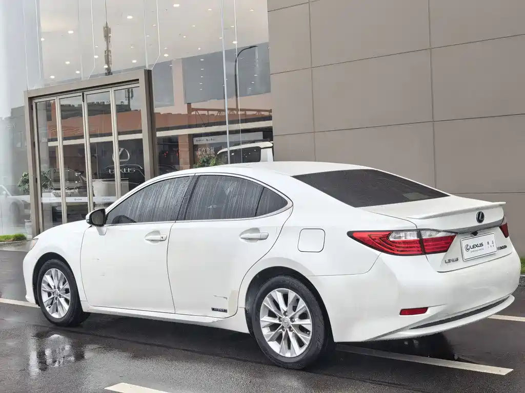 Lexus ES — миниатюра 9