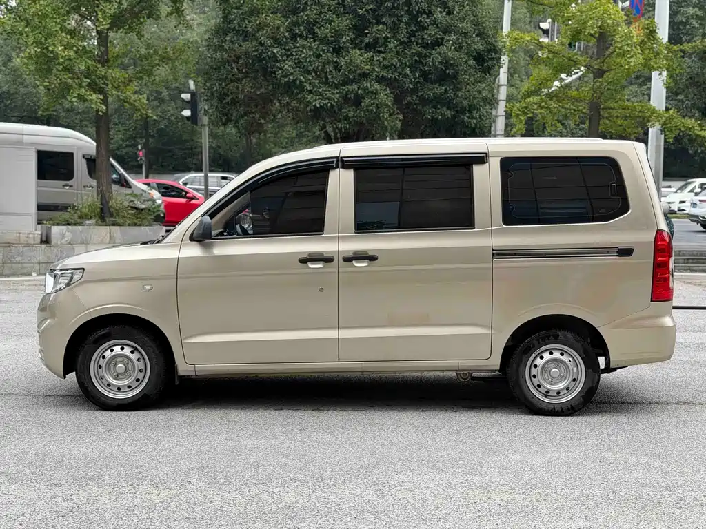 Wuling Hongguang V — миниатюра 4