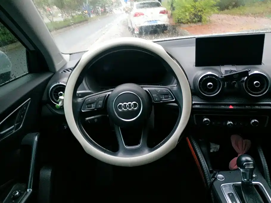 Audi Q2L e-tron — миниатюра 15