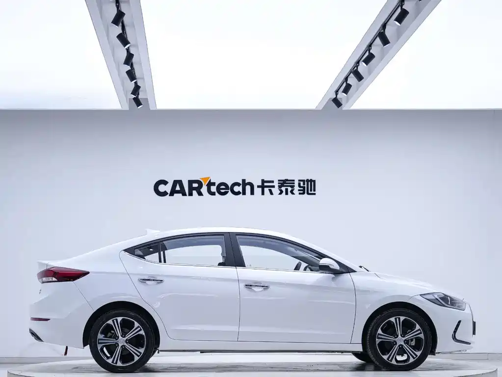 Hyundai Elantra — миниатюра 5