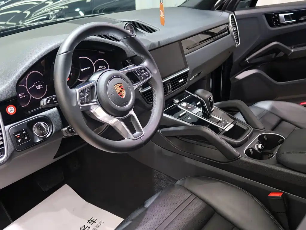 Porsche Cayenne — миниатюра 5