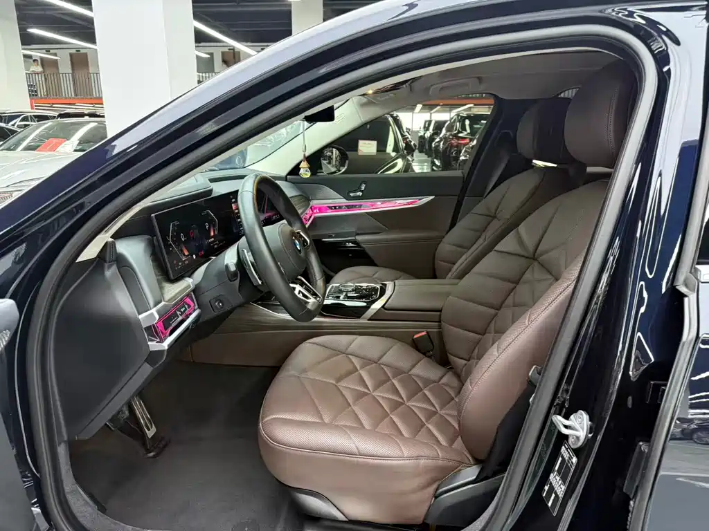 BMW 7 Series — миниатюра 4
