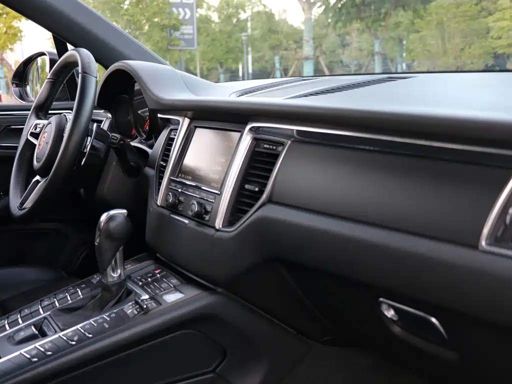 Porsche Macan — миниатюра 22