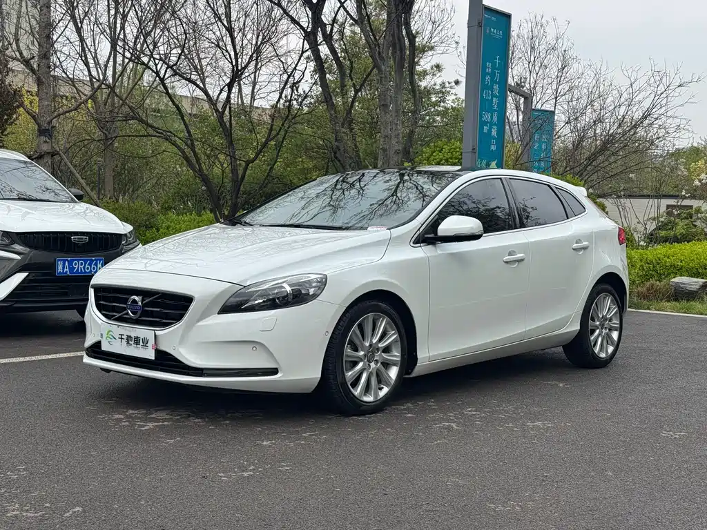 Volvo V40 2015