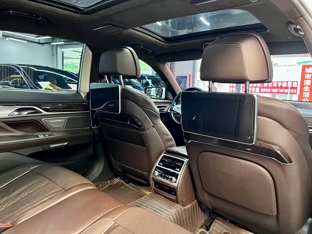 BMW 7 Series — миниатюра 26