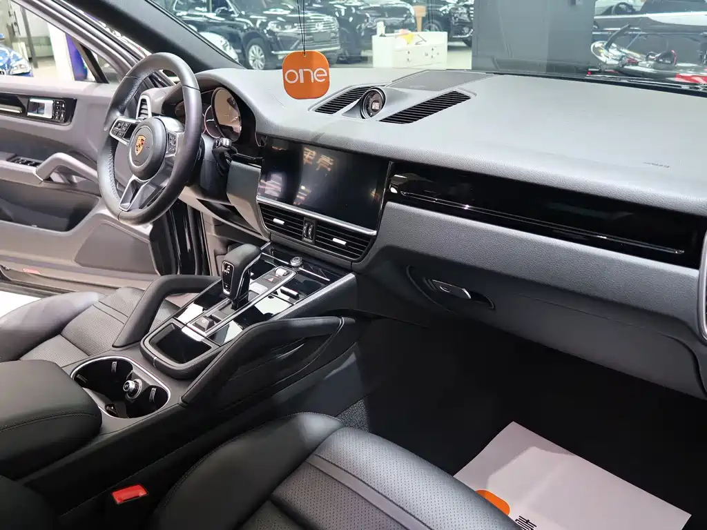 Porsche Cayenne — миниатюра 7