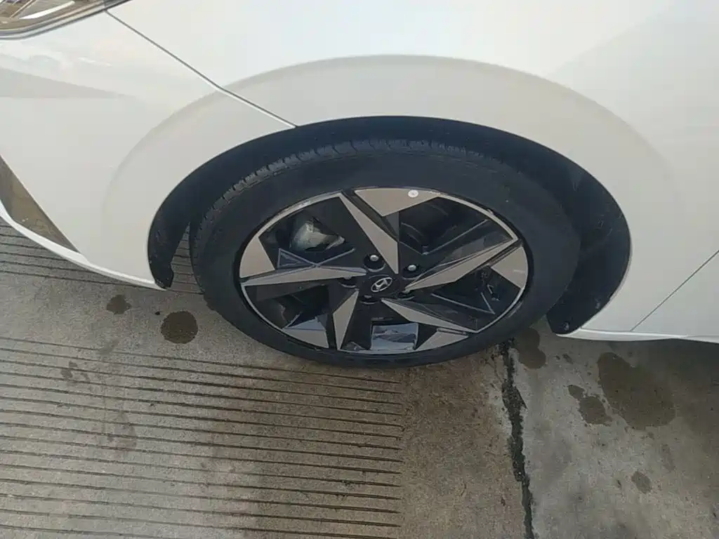 Hyundai Elantra — миниатюра 23