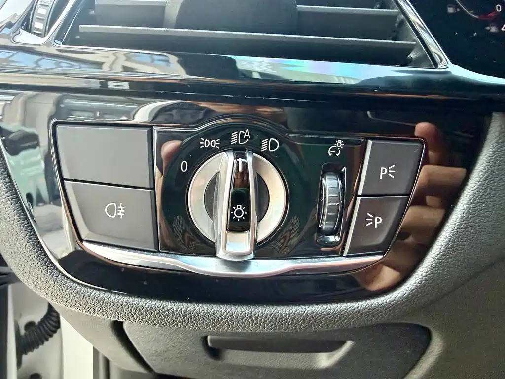 BMW 5 Series — миниатюра 21