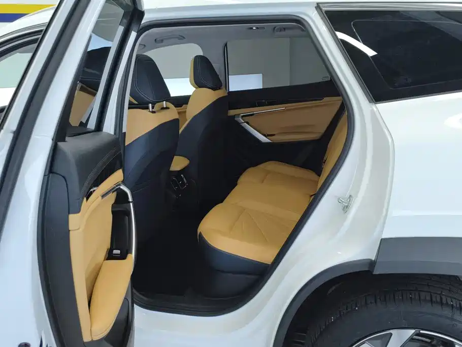 Geely Boyue L — миниатюра 11