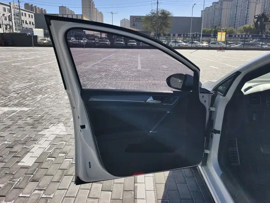 Volkswagen Golf — миниатюра 7
