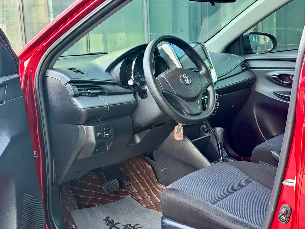 Toyota Yaris L — миниатюра 4