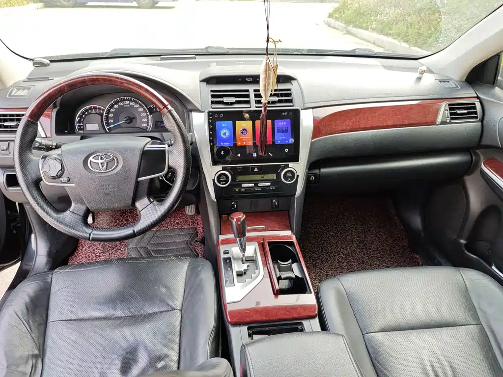 Toyota Camry — миниатюра 5