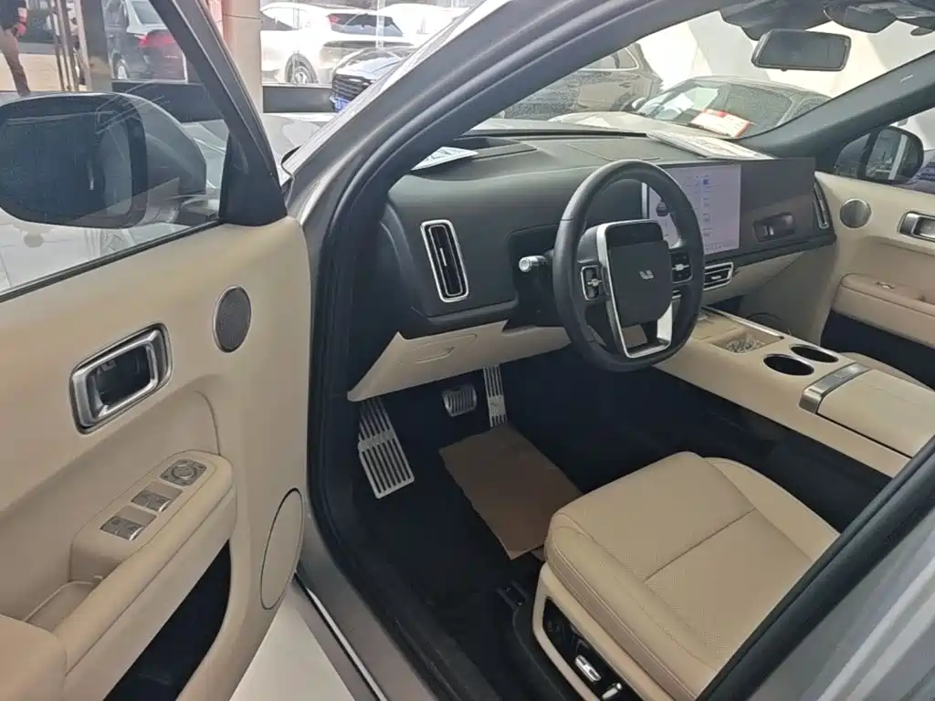 Li Auto Li L8 — миниатюра 16