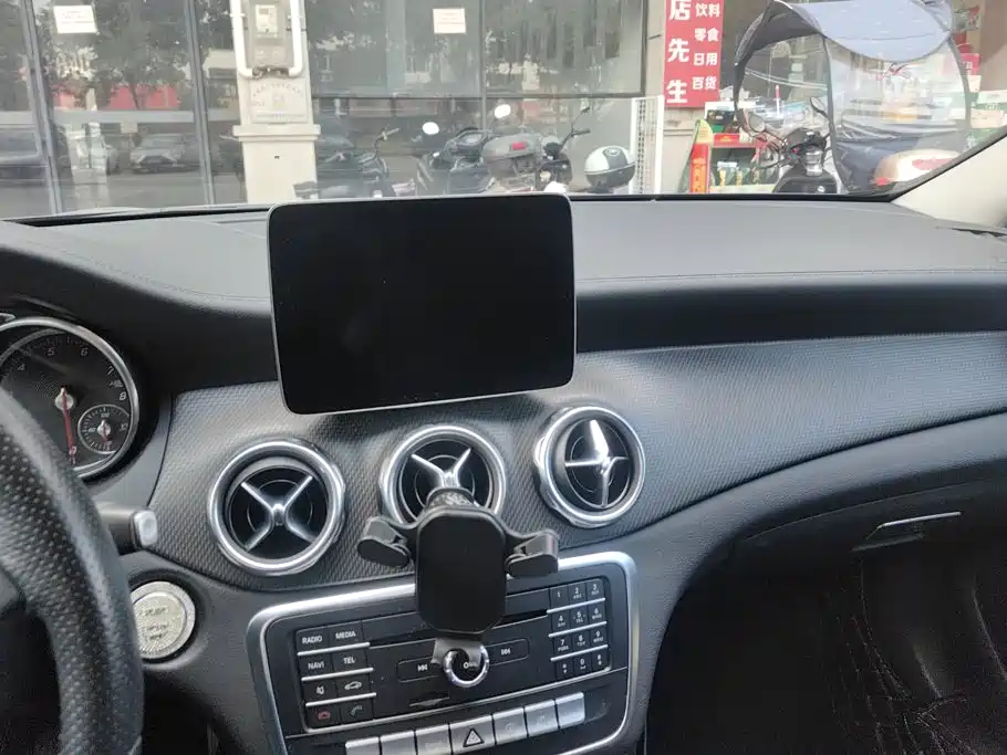 Mercedes-Benz GLA — миниатюра 13