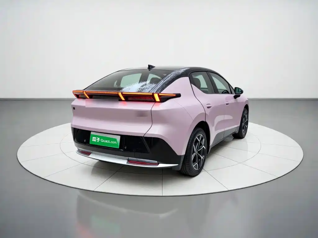 Lynk & Co 20 — миниатюра 4