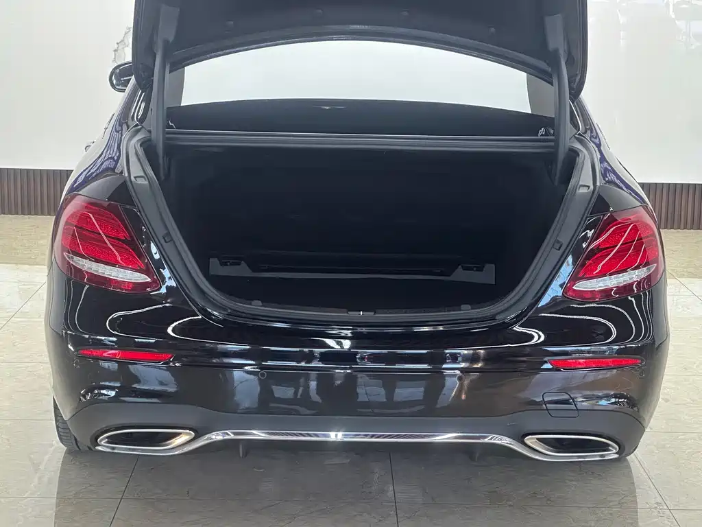 Mercedes-Benz E-Class — миниатюра 7