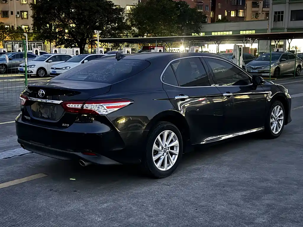 Toyota Camry — миниатюра 16