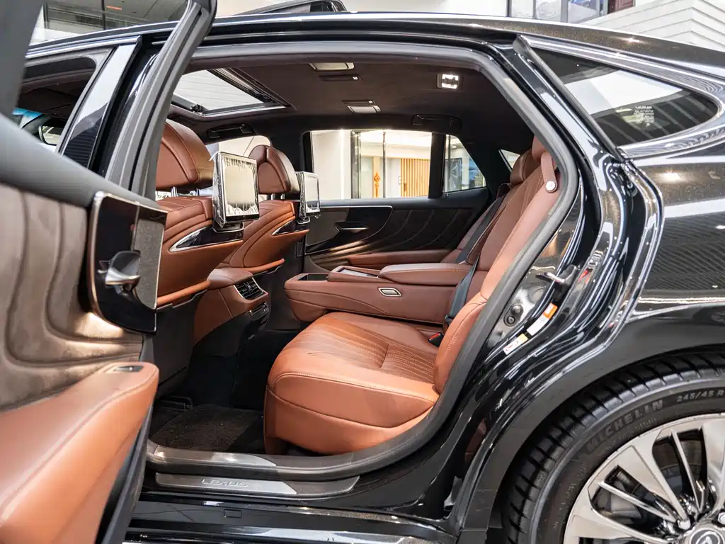 Lexus LS — миниатюра 10