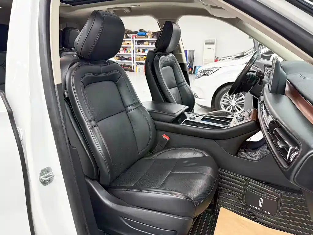 Lincoln Aviator — миниатюра 14