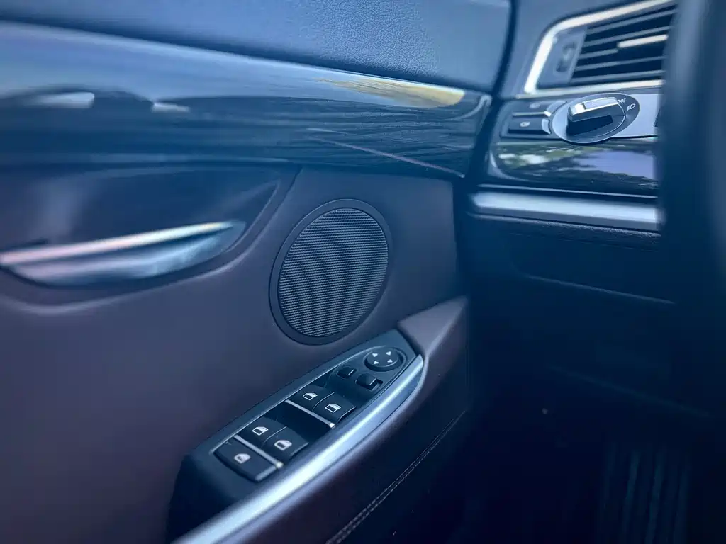 BMW 5 Series GT — миниатюра 21