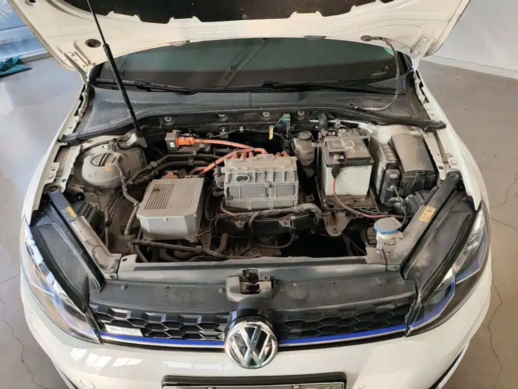 Volkswagen Golf EV — миниатюра 20