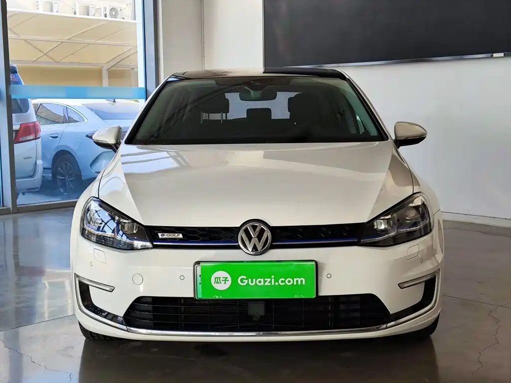Volkswagen Golf EV — миниатюра 3