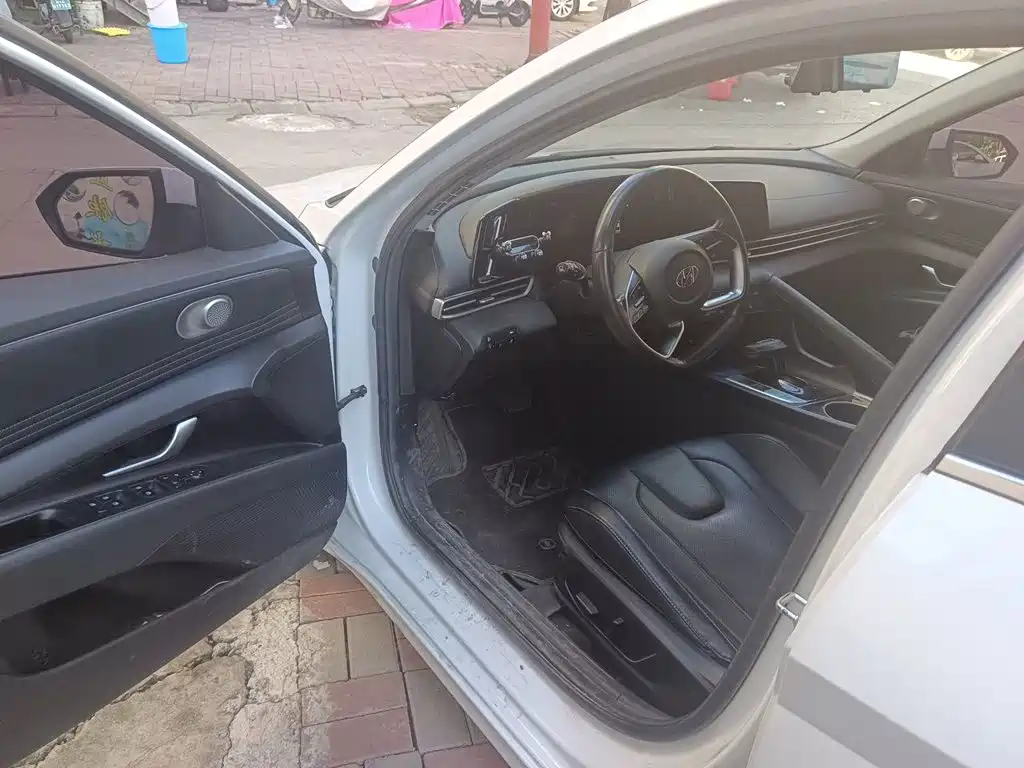 Hyundai Elantra — миниатюра 17