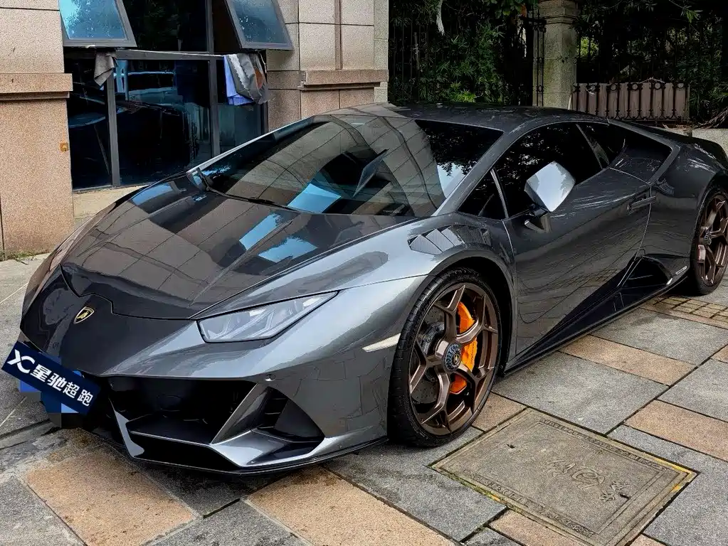 LAMBORGHINI HURACÁN