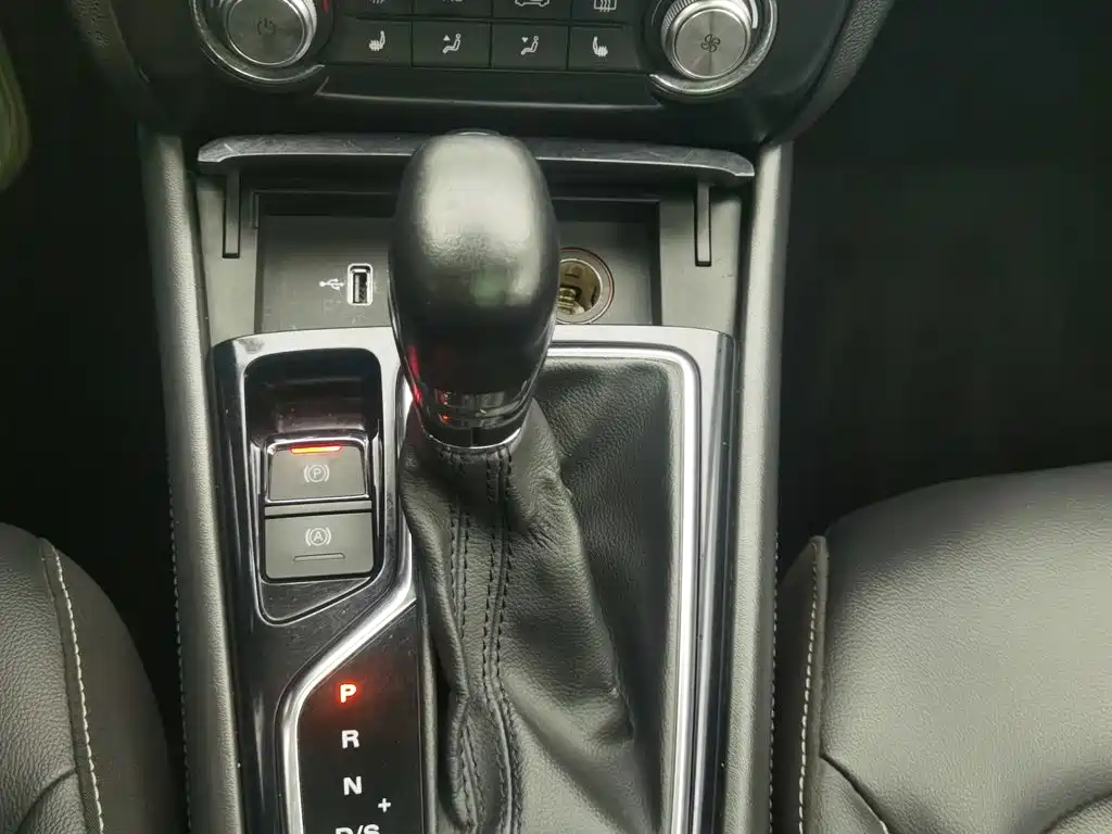 Roewe RX3 — миниатюра 13