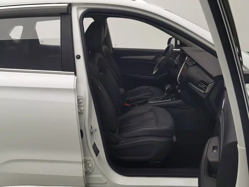 Roewe RX3 — миниатюра 23