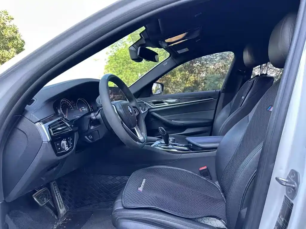 BMW 5 Series — миниатюра 6