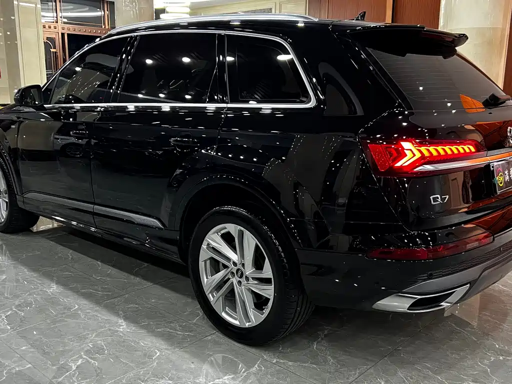 Audi Q7 — миниатюра 6