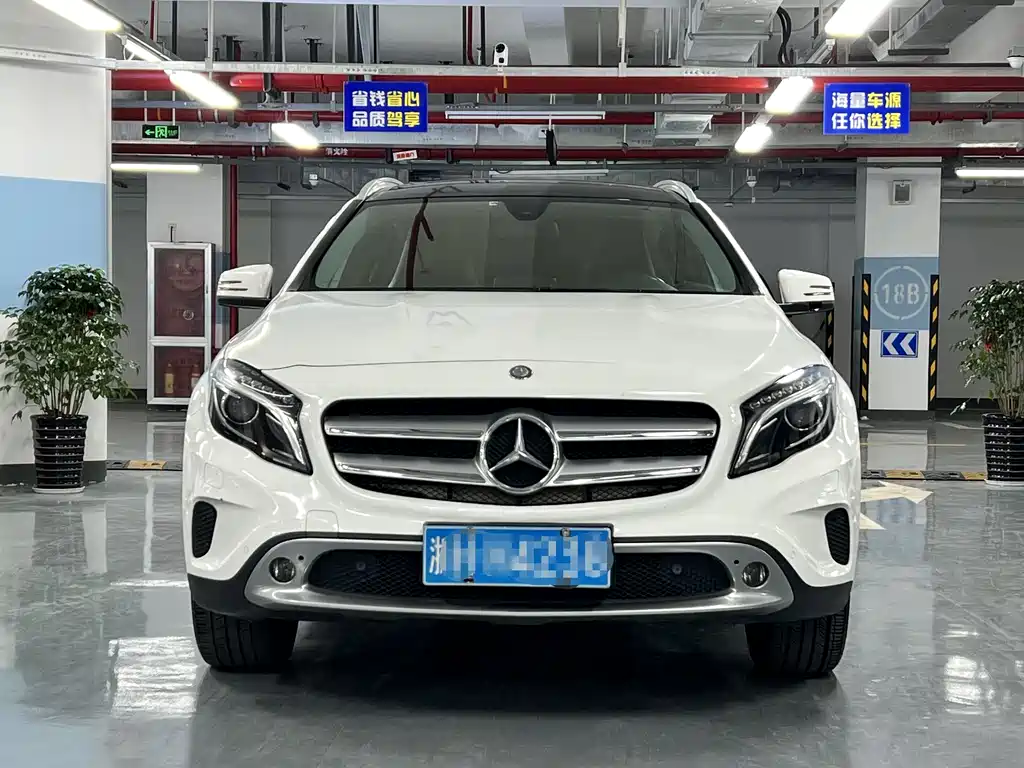 MERCEDES-BENZ GLA