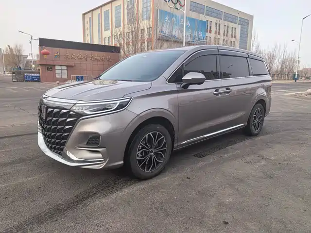 ROEWE IMAX8 NEW ENERGY 2025