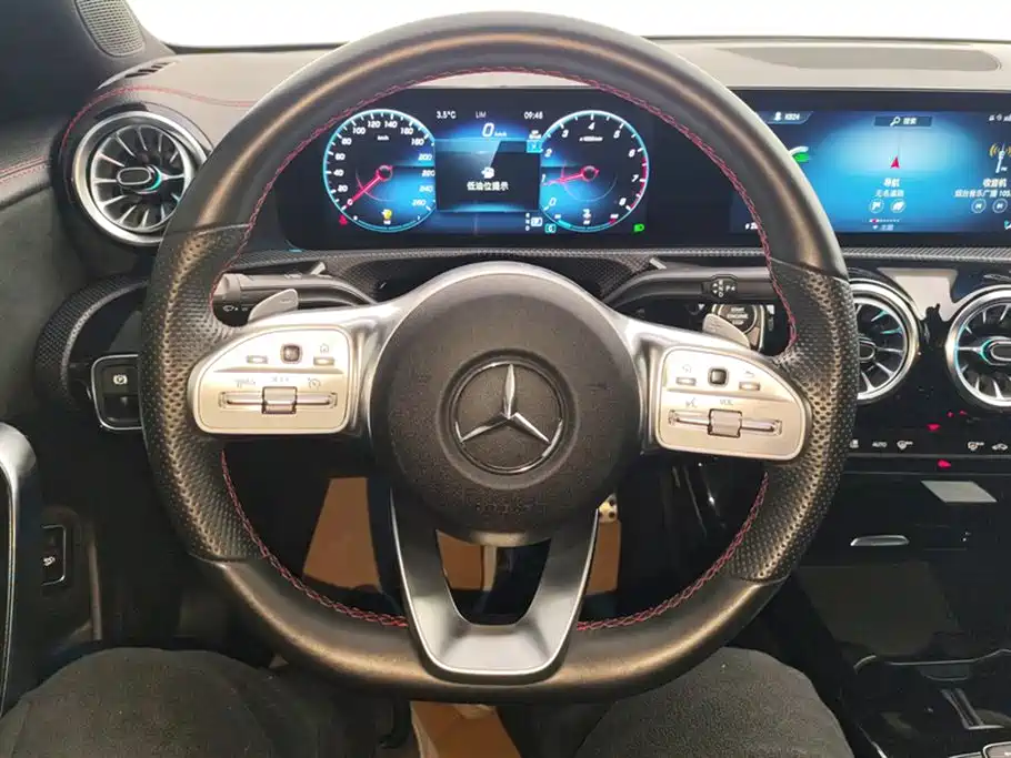 MERCEDES-BENZ CLA