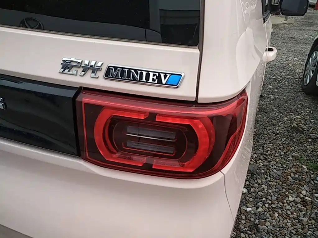 Wuling MINIEV — миниатюра 8