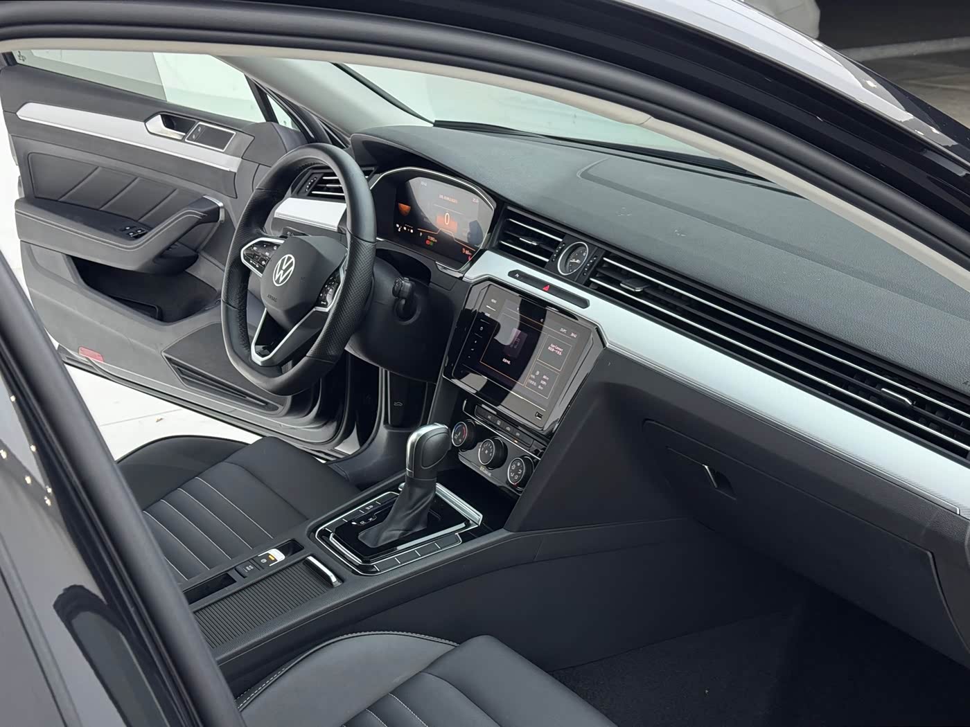 Volkswagen Magotan 1.4 л 2024 г. Чёрный, пробег 11299 км