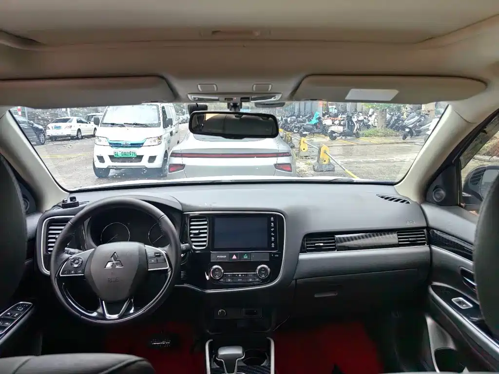 Mitsubishi Outlander — миниатюра 5
