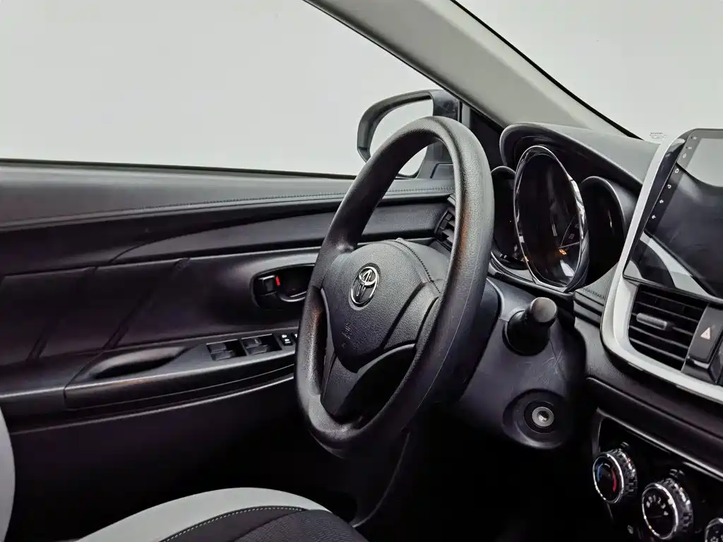Toyota Yaris L — миниатюра 22