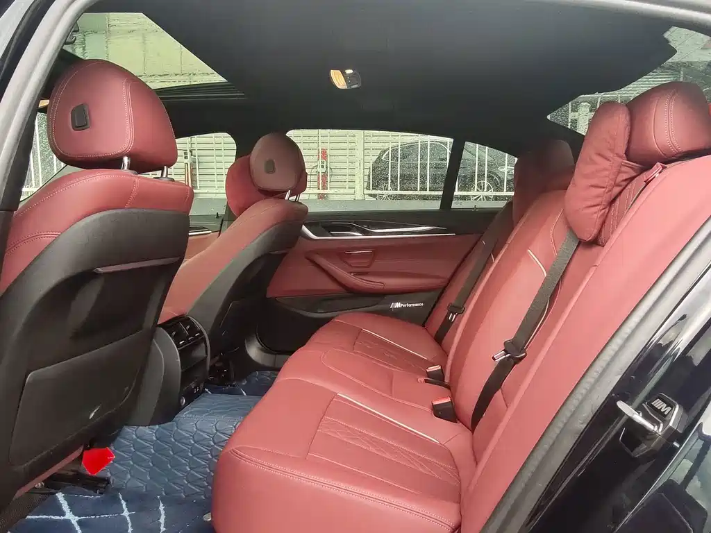 BMW 5 Series — миниатюра 13