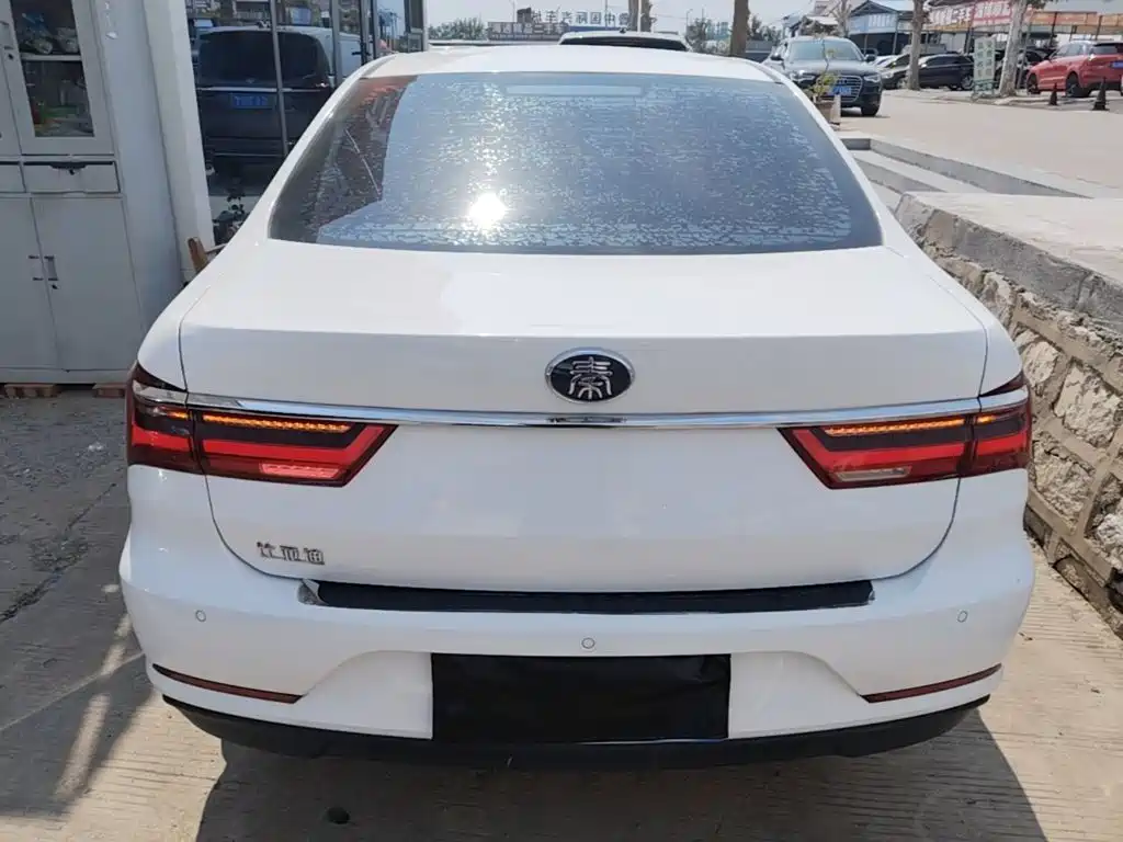 BYD Qin — миниатюра 6
