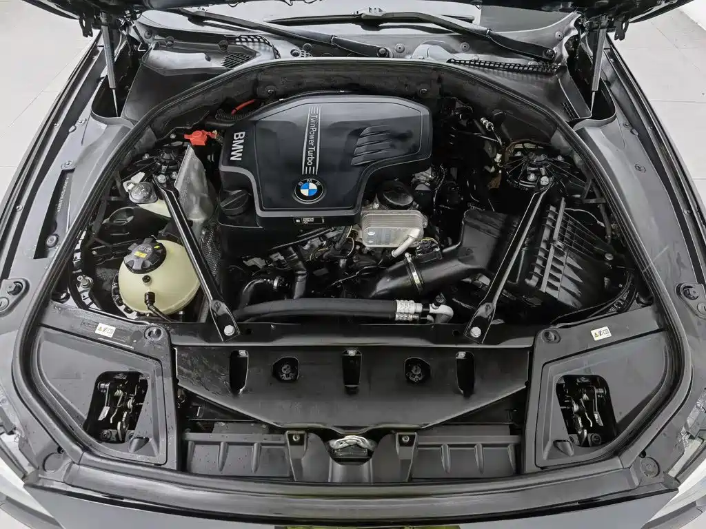 BMW 5 Series — миниатюра 6