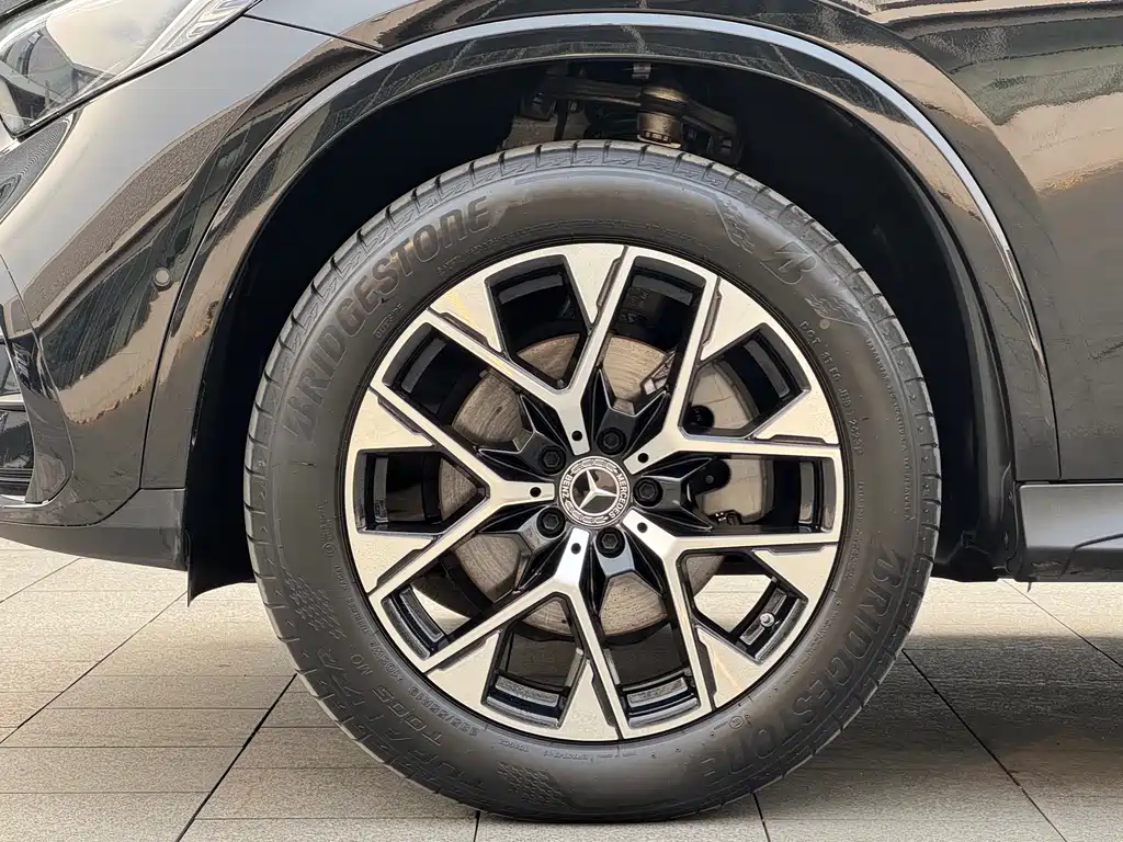 Mercedes-Benz GLC 2023 GLC 260 L 4MATIC Luxury 5 мест